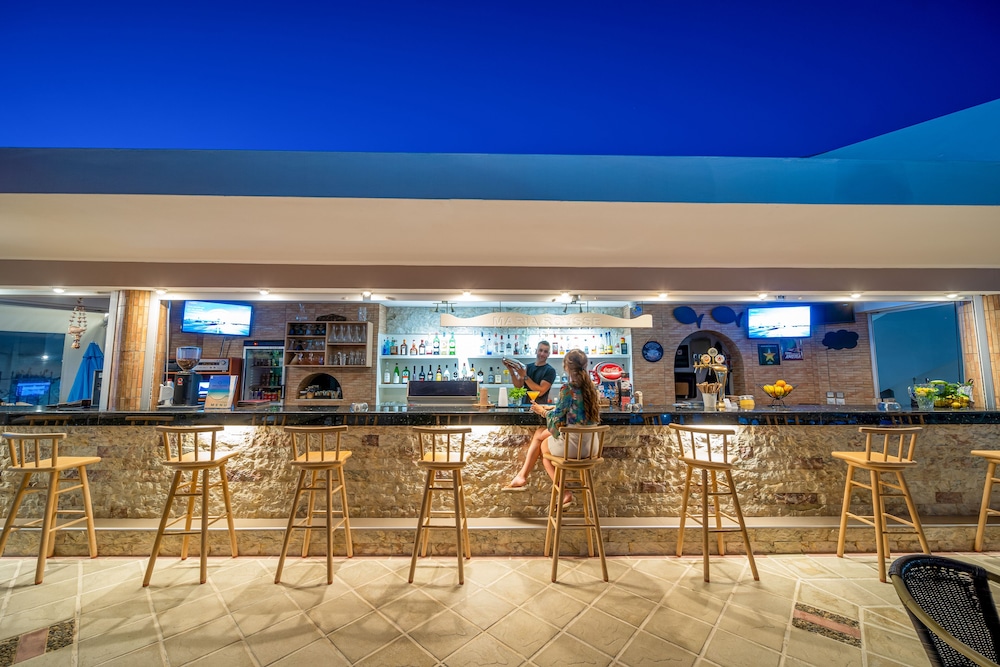Maria Rousse — Restaurant & bars in Malia