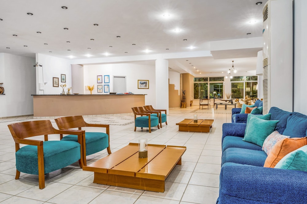 Maria Rousse — Hotel building in Malia