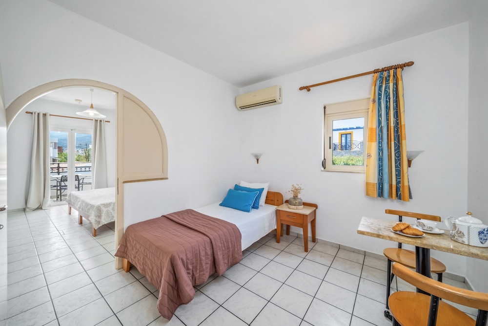Maria Rousse — Hotel rooms in Malia