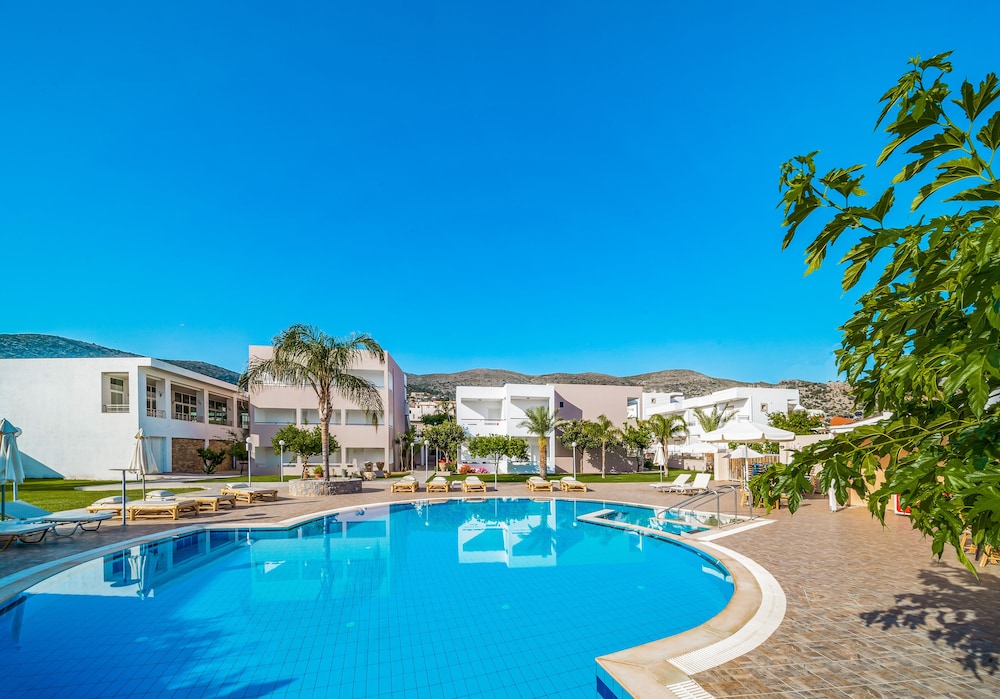 Maria Rousse — Swimming pool in Malia