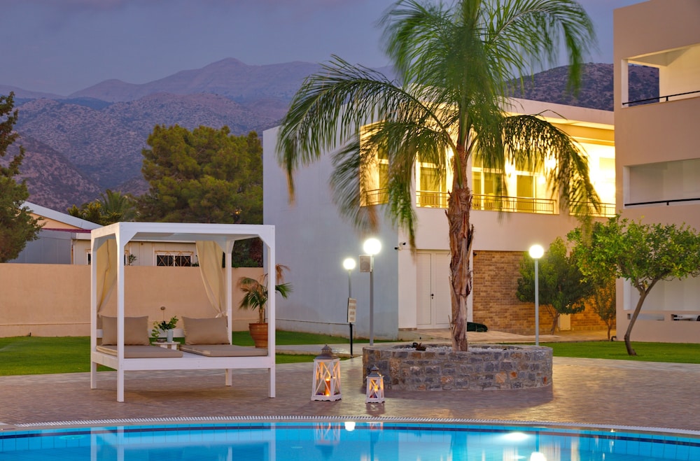 Maria Rousse — Swimming pool in Malia