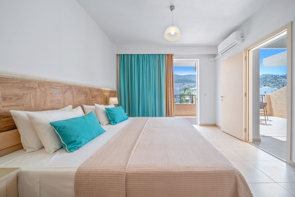 Maria Rousse — Hotel rooms in Malia