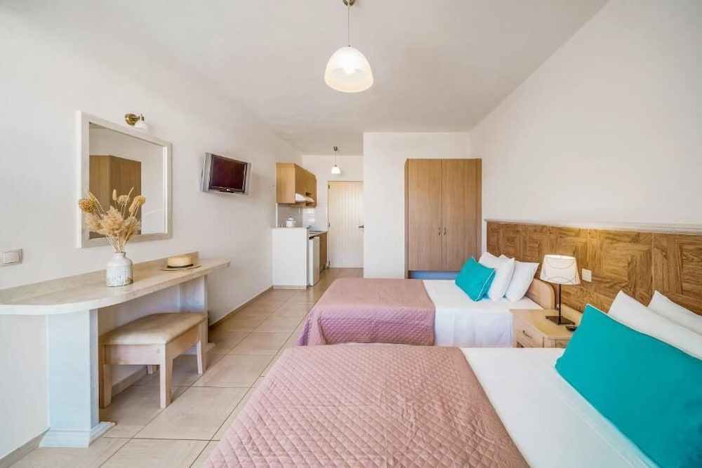 Maria Rousse — Hotel rooms in Malia