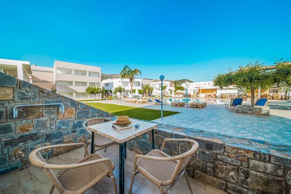 Maria Rousse — Swimming pool in Malia