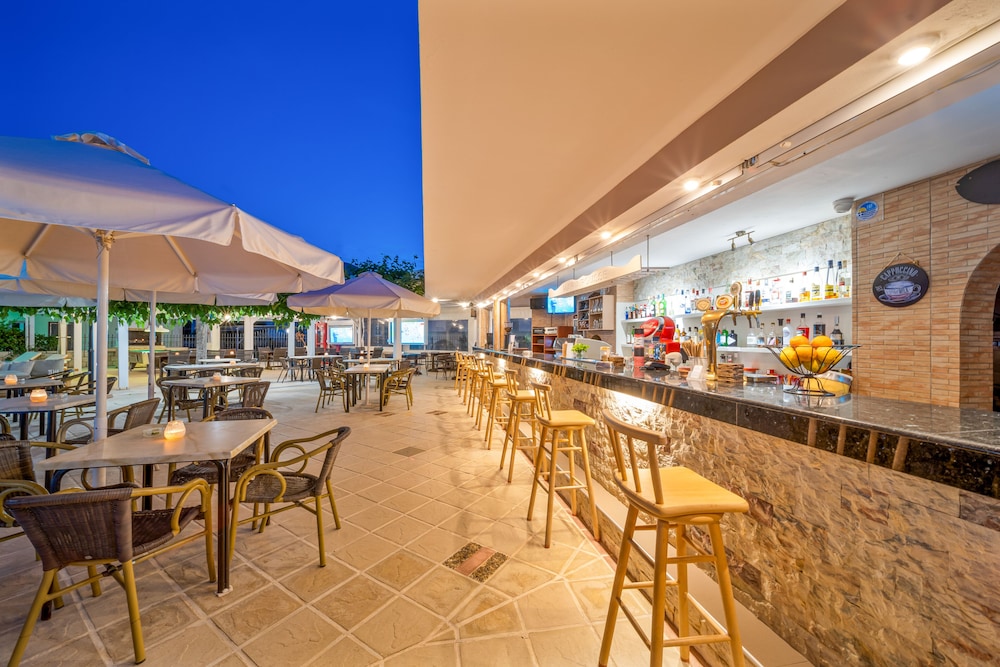 Maria Rousse — Restaurant & bars in Malia