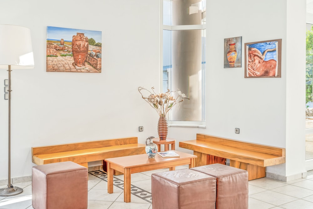 Maria Rousse — Hotel building in Malia
