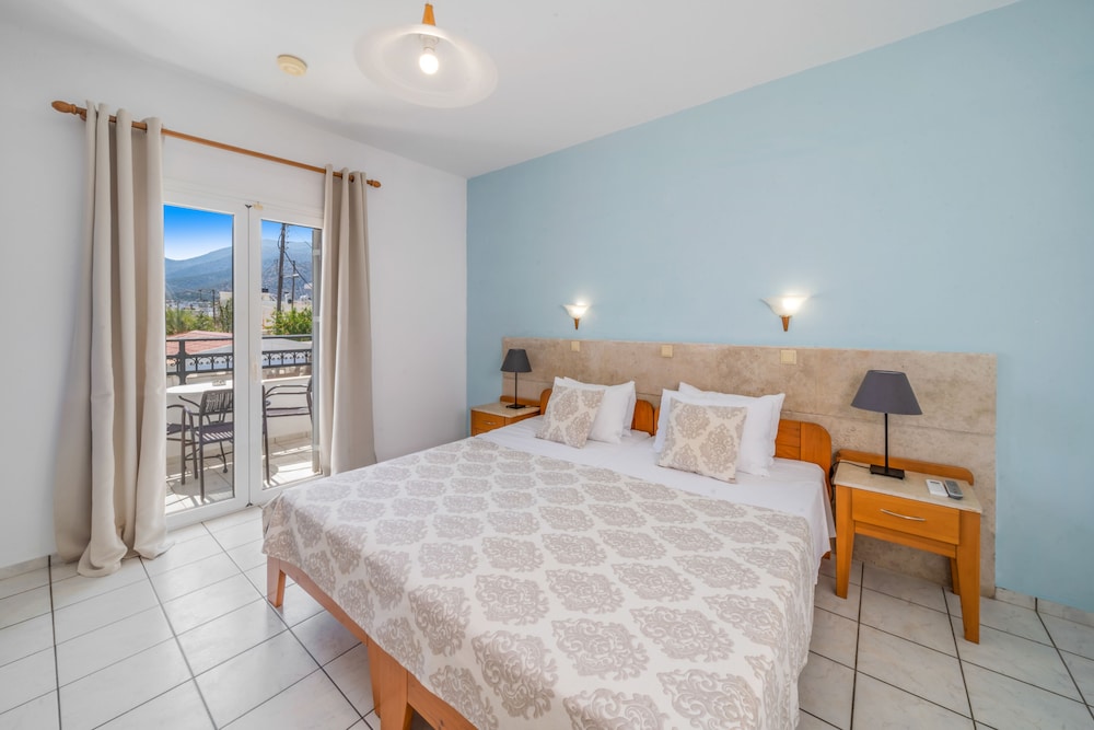 Maria Rousse — Hotel rooms in Malia
