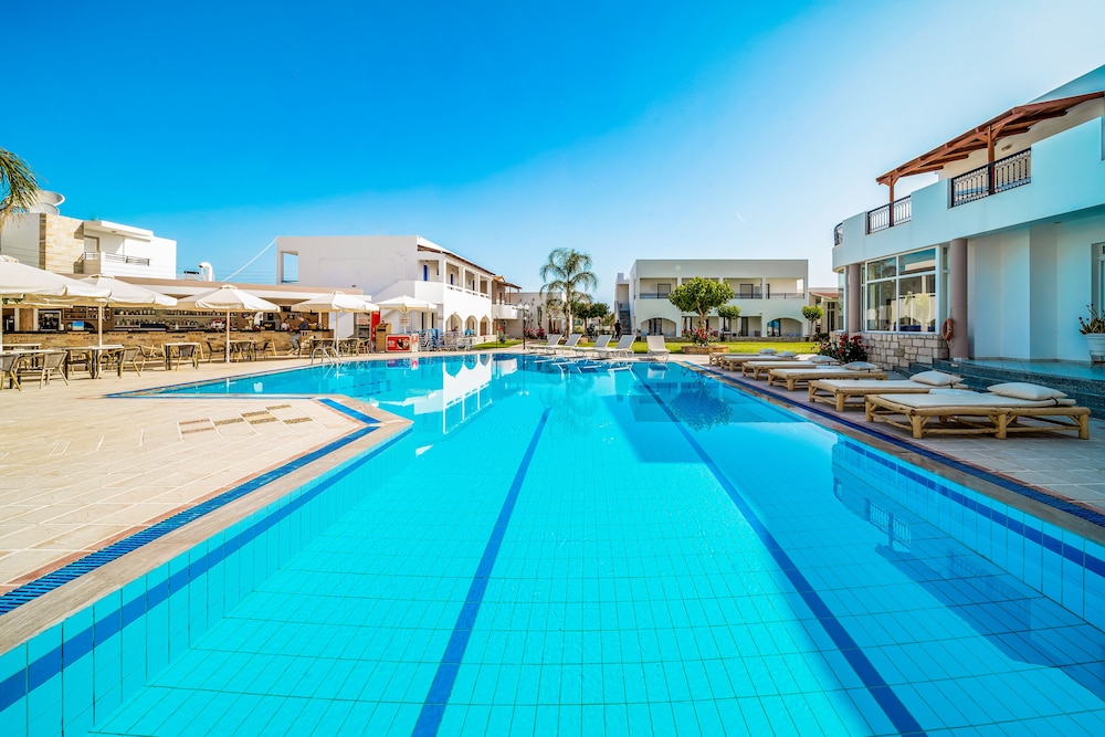 Maria Rousse — Swimming pool in Malia
