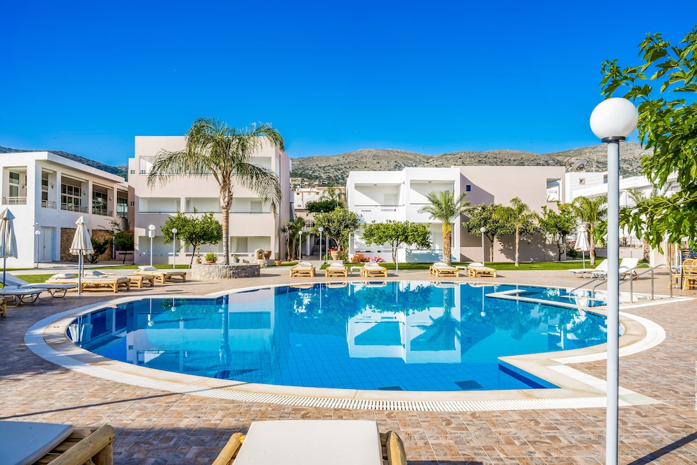 Maria Rousse — Swimming pool in Malia