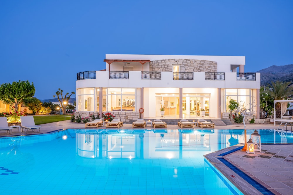 Maria Rousse — Swimming pool in Malia
