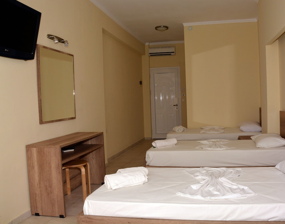 Kavos Plaza Hotel — Hotel rooms in Lefkimmi (Corfu), Ionian Islands