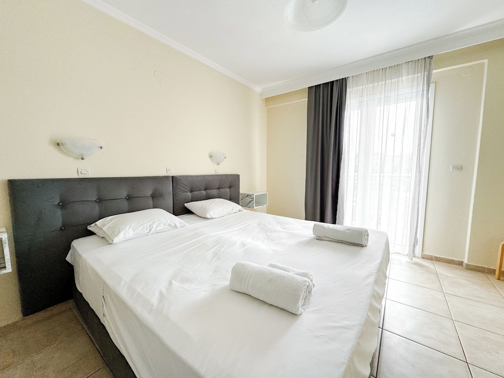 Kavos Plaza Hotel — Hotel rooms in Lefkimmi (Corfu), Ionian Islands