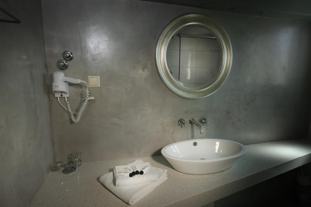 Kavos Plaza Hotel — Hotel rooms in Lefkimmi (Corfu), Ionian Islands