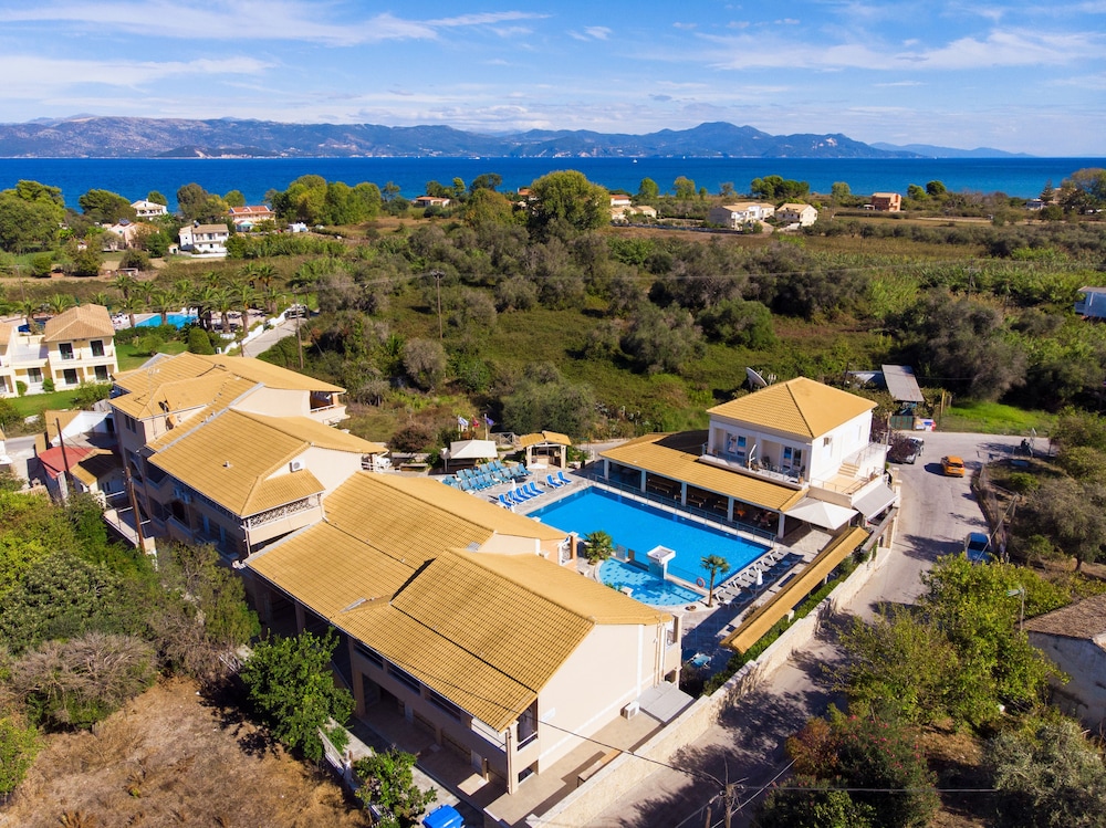Kavos Plaza Hotel — Swimming pool in Lefkimmi (Corfu), Ionian Islands
