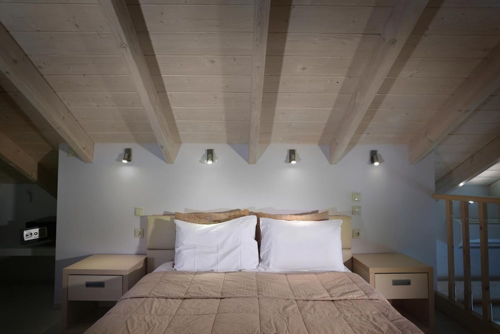 Kavos Plaza Hotel — Hotel rooms in Lefkimmi (Corfu), Ionian Islands