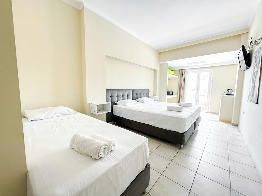 Kavos Plaza Hotel — Hotel rooms in Lefkimmi (Corfu), Ionian Islands