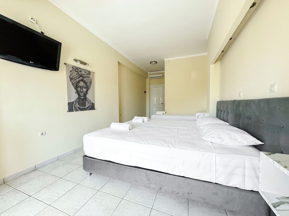 Kavos Plaza Hotel — Hotel rooms in Lefkimmi (Corfu), Ionian Islands