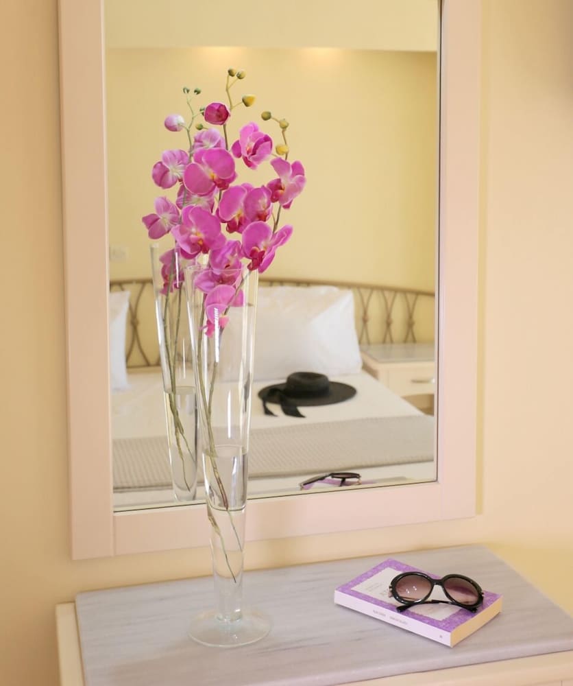 Kavos Plaza Hotel — Hotel rooms in Lefkimmi (Corfu), Ionian Islands