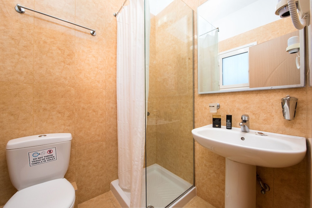 Kavos Plaza Hotel — Hotel rooms in Lefkimmi (Corfu), Ionian Islands