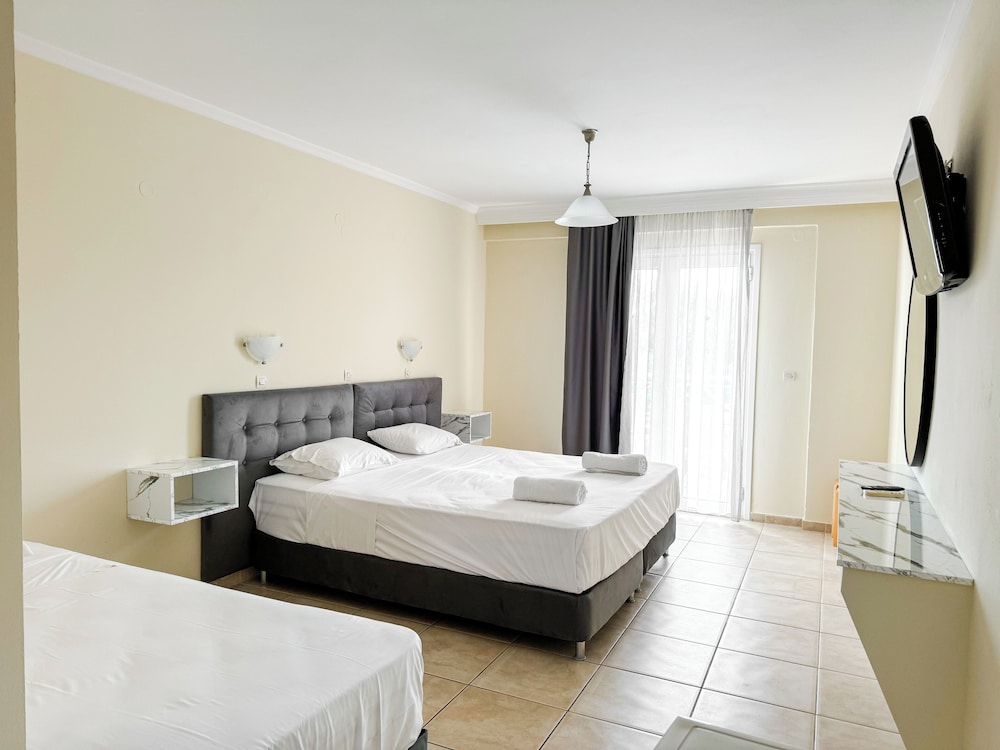 Kavos Plaza Hotel — Hotel rooms in Lefkimmi (Corfu), Ionian Islands