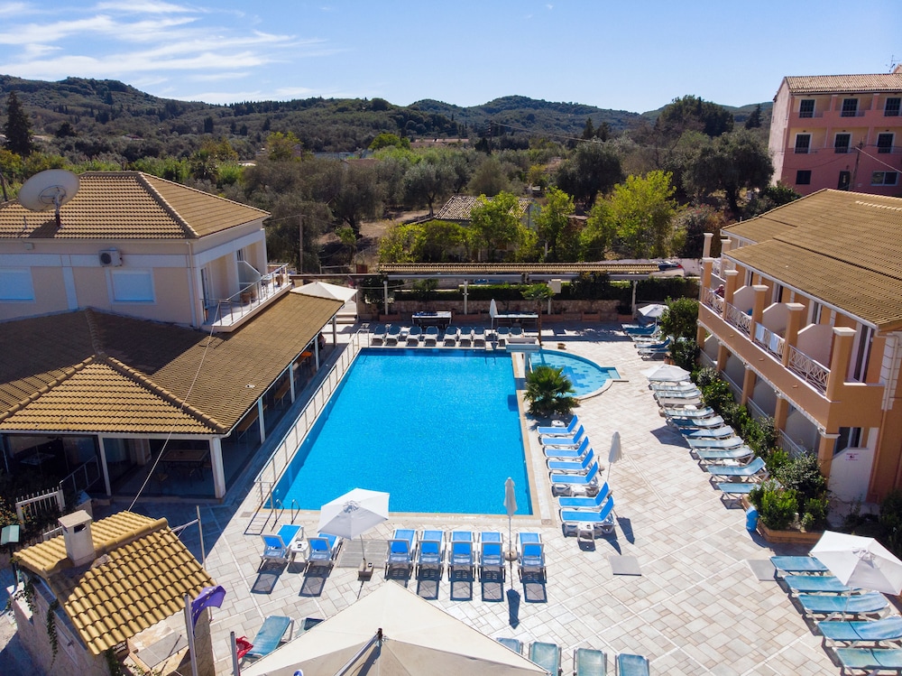 Kavos Plaza Hotel — Swimming pool in Lefkimmi (Corfu), Ionian Islands