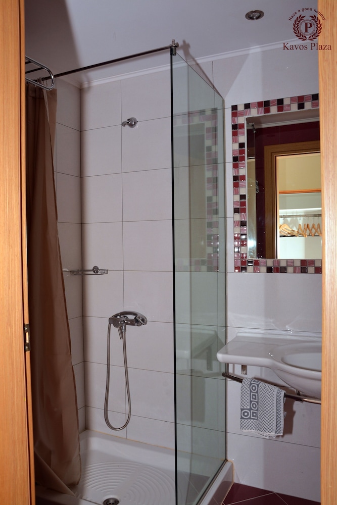 Kavos Plaza Hotel — Hotel rooms in Lefkimmi (Corfu), Ionian Islands