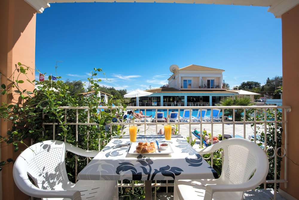 Kavos Plaza Hotel — Restaurant & bars in Lefkimmi (Corfu), Ionian Islands
