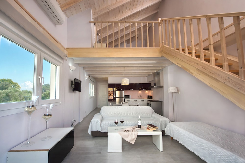 Kavos Plaza Hotel — Hotel rooms in Lefkimmi (Corfu), Ionian Islands
