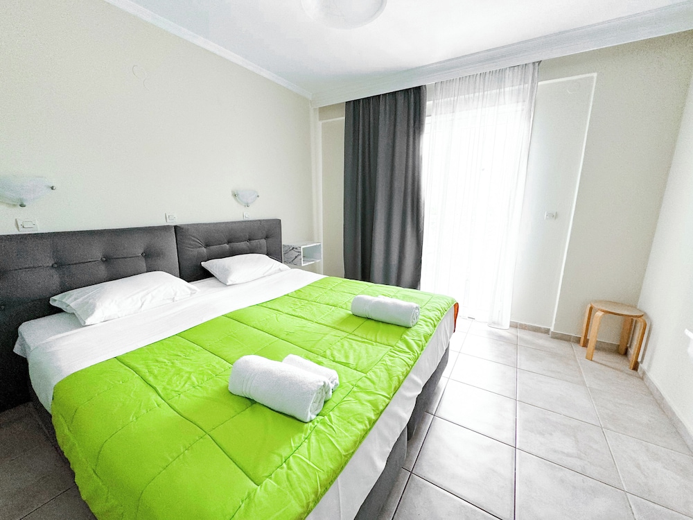 Kavos Plaza Hotel — Hotel rooms in Lefkimmi (Corfu), Ionian Islands