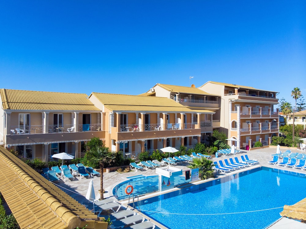 Kavos Plaza Hotel — Hotel building in Lefkimmi (Corfu), Ionian Islands