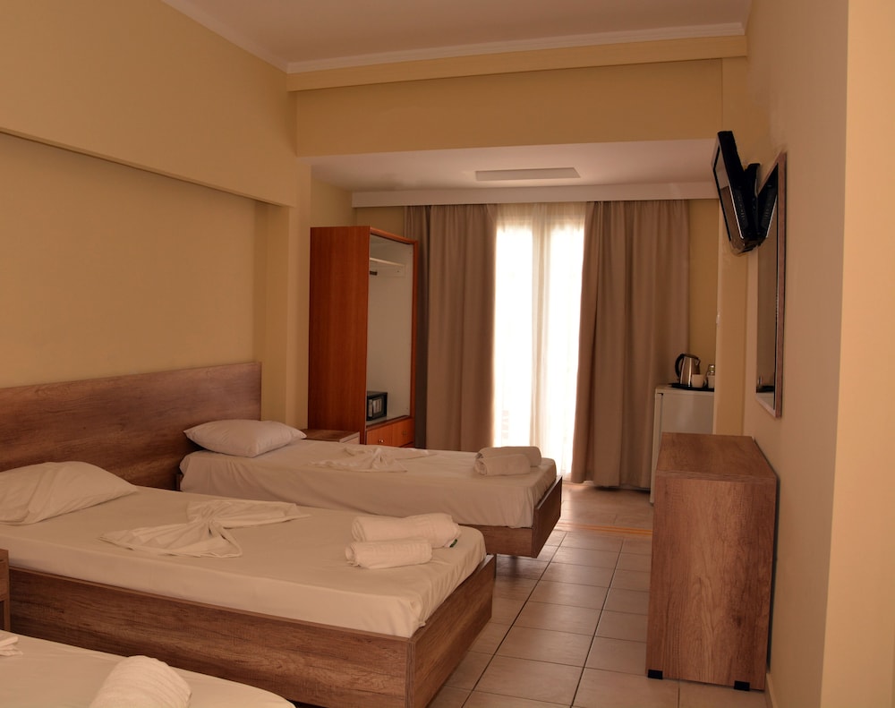 Kavos Plaza Hotel — Hotel rooms in Lefkimmi (Corfu), Ionian Islands