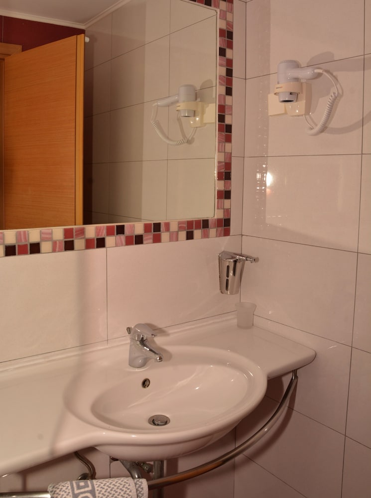 Kavos Plaza Hotel — Hotel rooms in Lefkimmi (Corfu), Ionian Islands