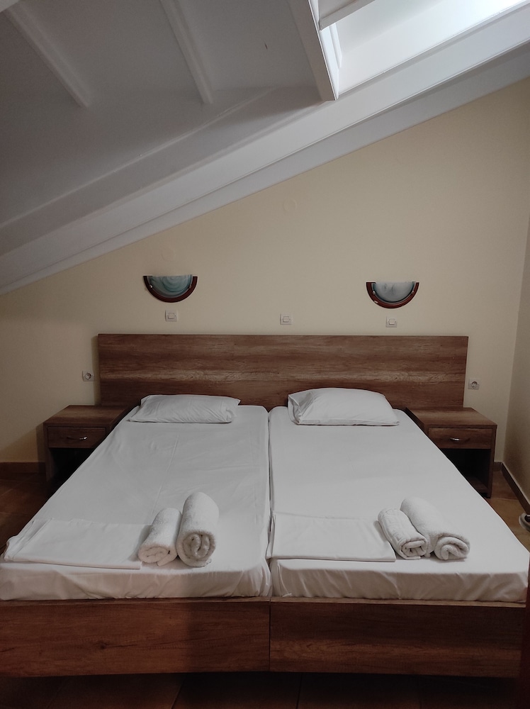 Kavos Plaza Hotel — Hotel rooms in Lefkimmi (Corfu), Ionian Islands