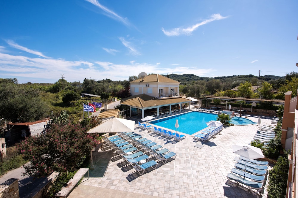 Kavos Plaza Hotel — Swimming pool in Lefkimmi (Corfu), Ionian Islands