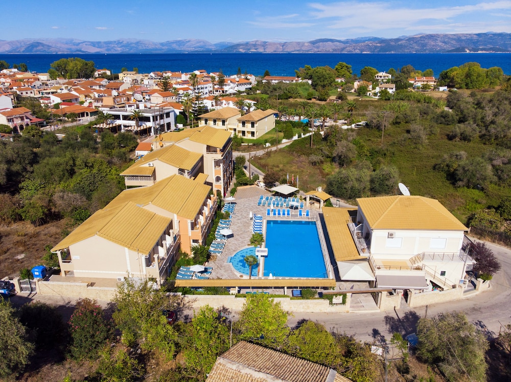 Kavos Plaza Hotel — Hotel building in Lefkimmi (Corfu), Ionian Islands