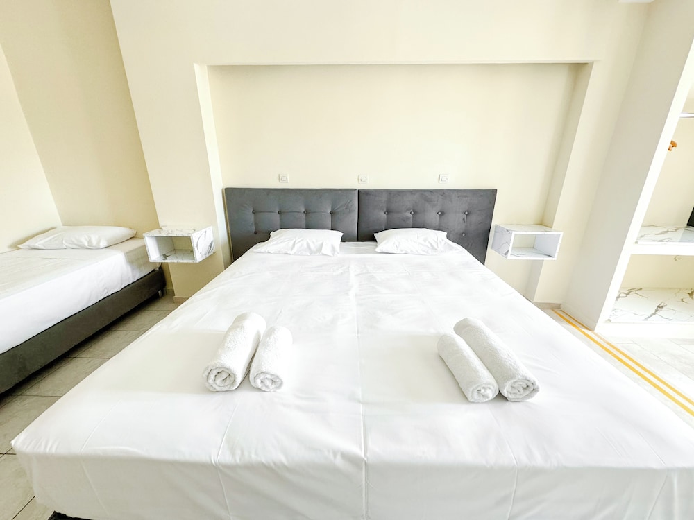 Kavos Plaza Hotel — Hotel rooms in Lefkimmi (Corfu), Ionian Islands
