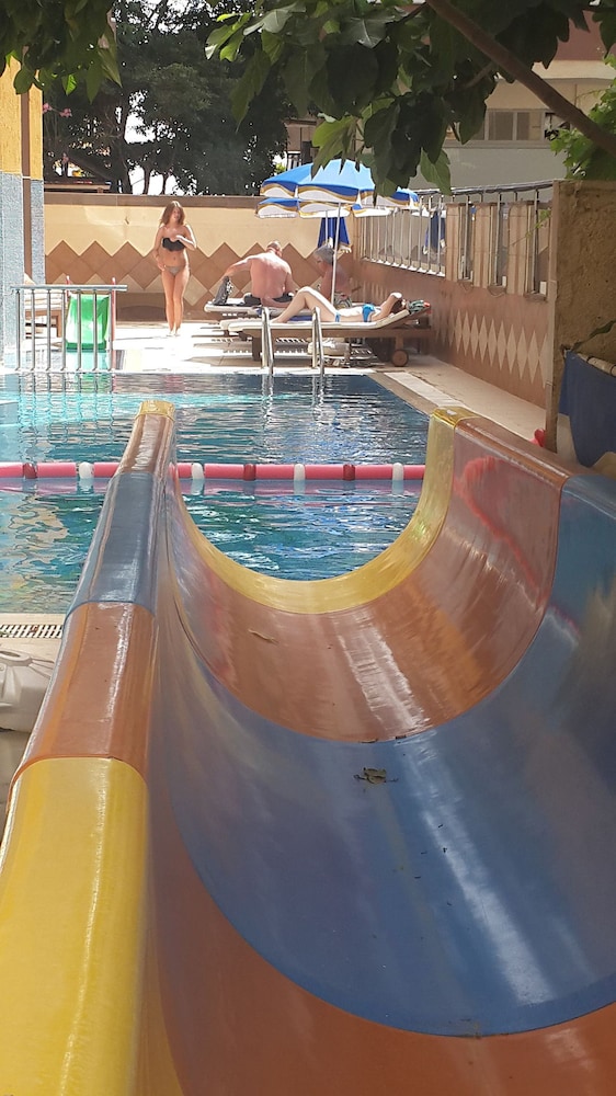 Kleopatra İkiz Otel — Swimming pool in Alanya