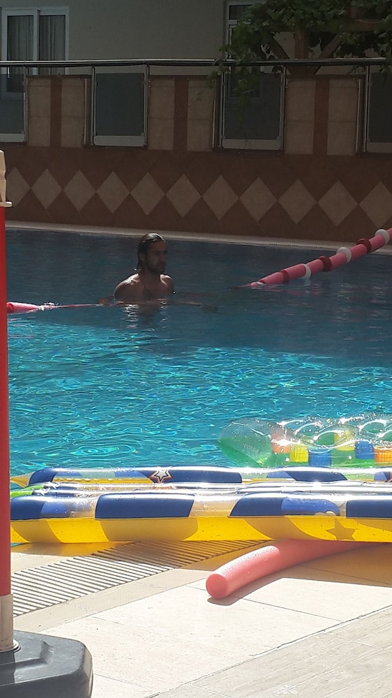 Kleopatra İkiz Otel — Swimming pool in Alanya