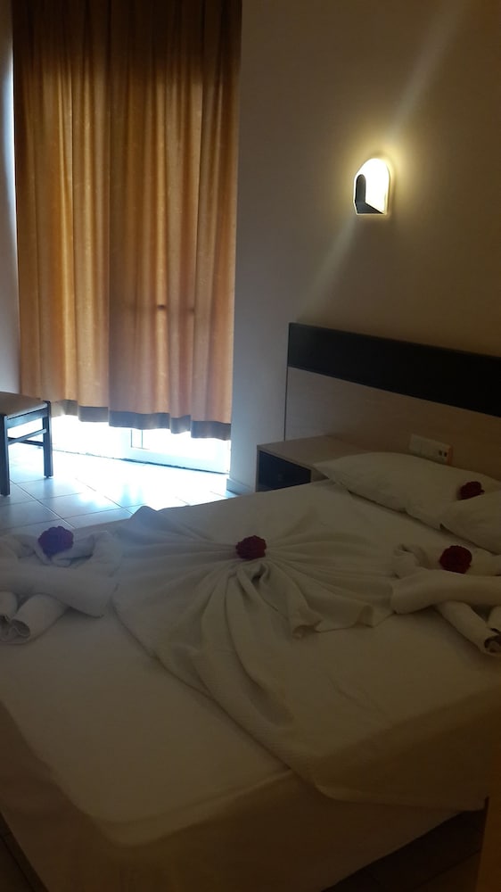 Kleopatra İkiz Otel — Hotel rooms in Alanya