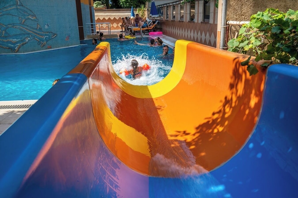 Kleopatra İkiz Otel — Swimming pool in Alanya