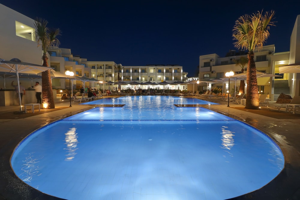 Harmony Rethymno Beach Hotel — Swimming pool in Rethymnon