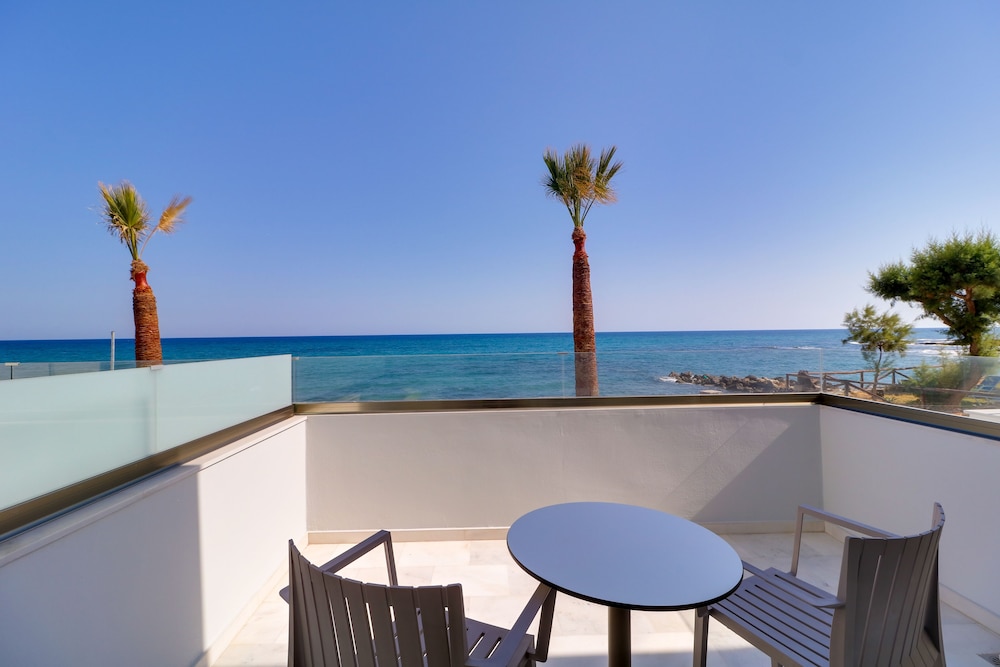 Harmony Rethymno Beach Hotel — Hotel rooms in Rethymnon
