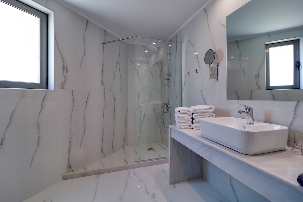 Harmony Rethymno Beach Hotel — Hotel rooms in Rethymnon