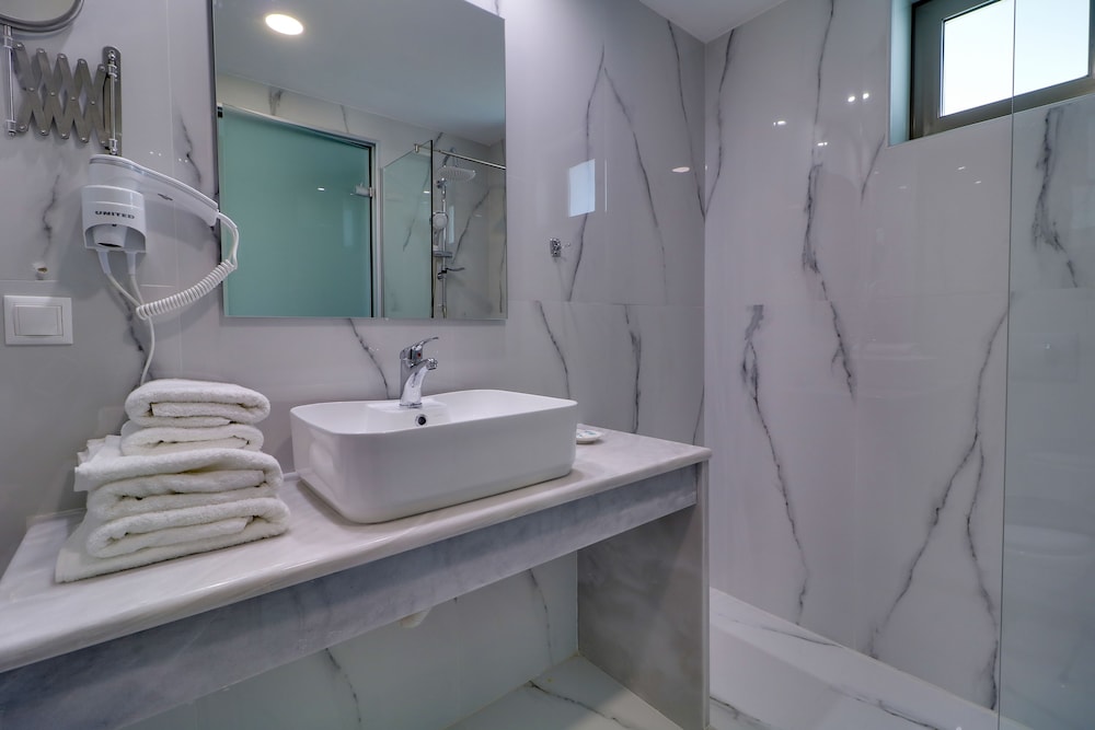Harmony Rethymno Beach Hotel — Hotel rooms in Rethymnon