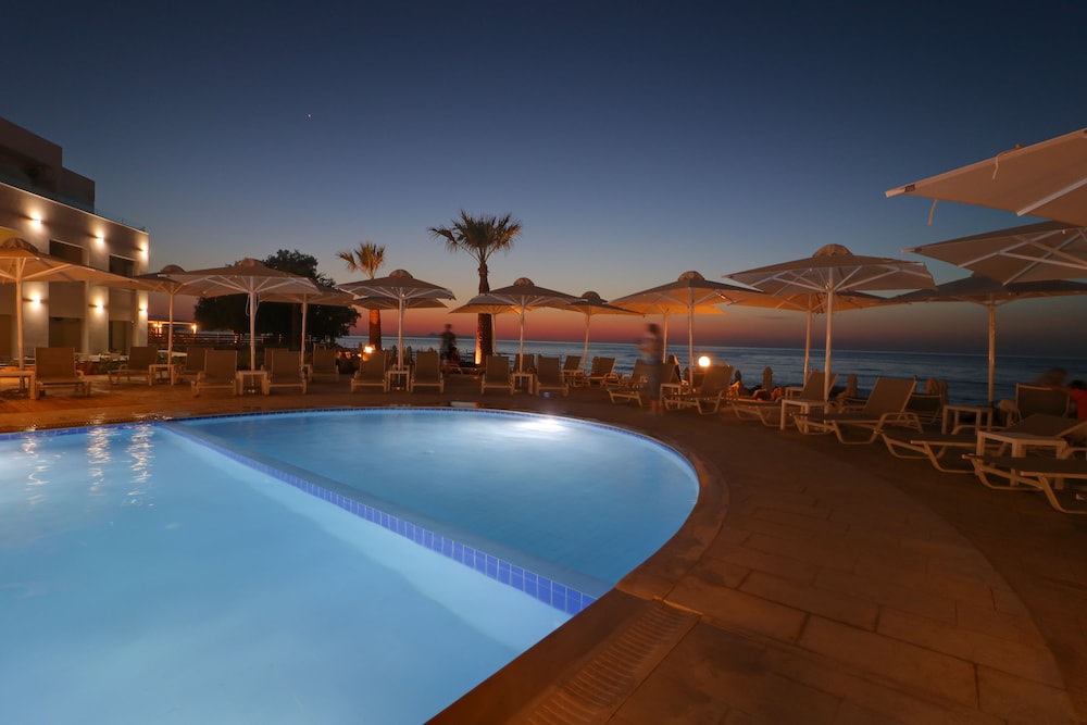 Harmony Rethymno Beach Hotel — Swimming pool in Rethymnon