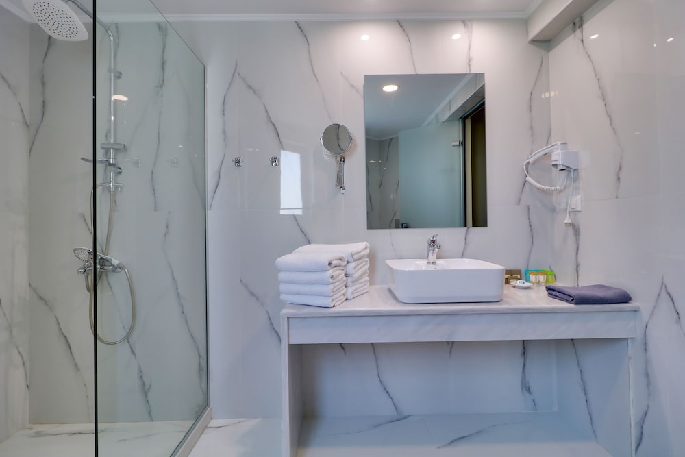 Harmony Rethymno Beach Hotel — Hotel rooms in Rethymnon