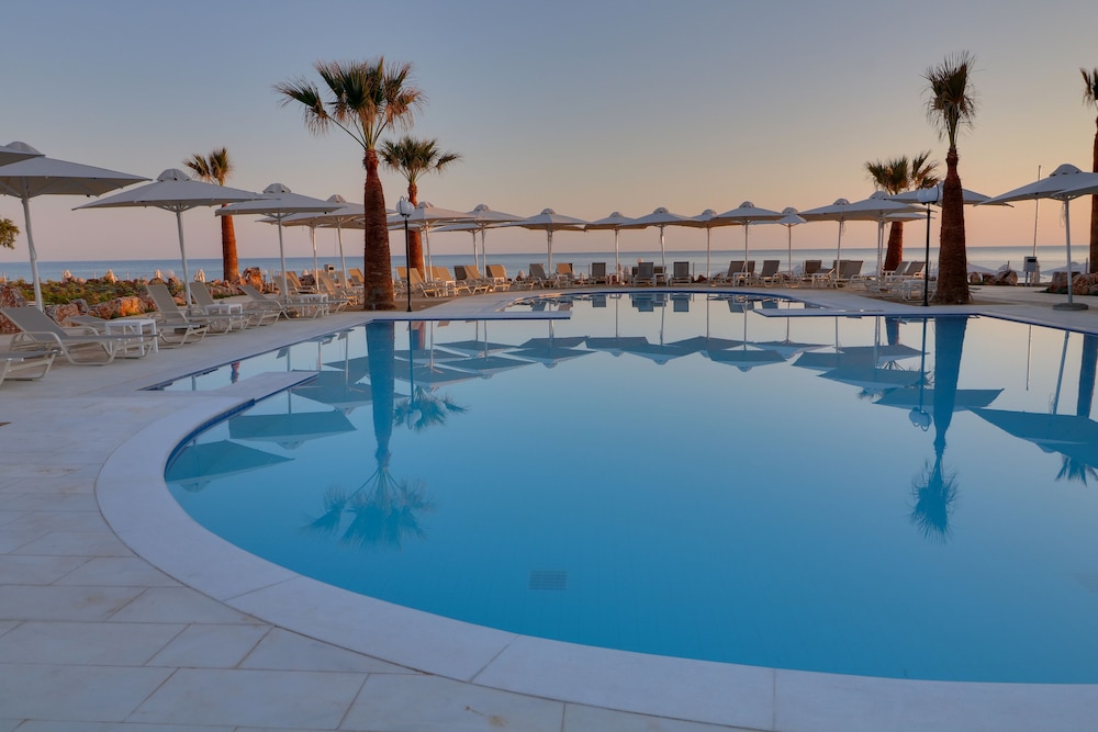 Harmony Rethymno Beach Hotel — Swimming pool in Rethymnon