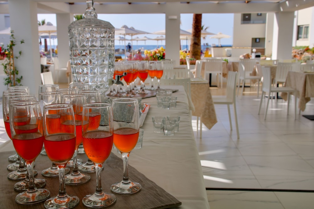 Harmony Rethymno Beach Hotel — Restaurant & bars in Rethymnon