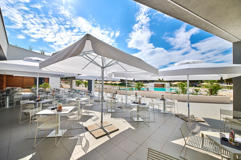 Mobile Homes Stella Maris — Restaurant & bars in Umag, Istria