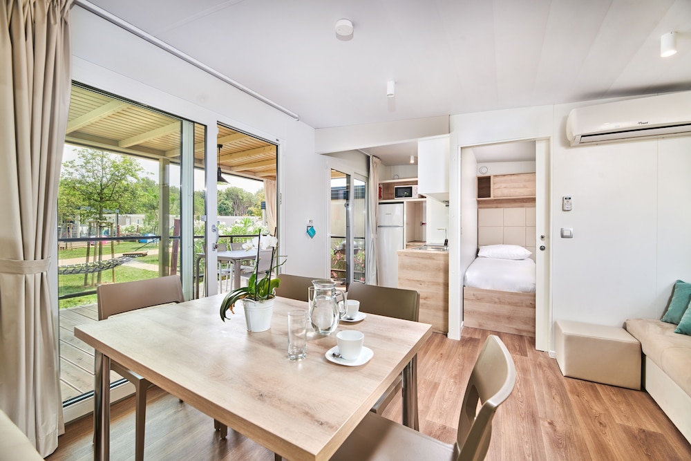 Mobile Homes Stella Maris — Hotel rooms in Umag, Istria